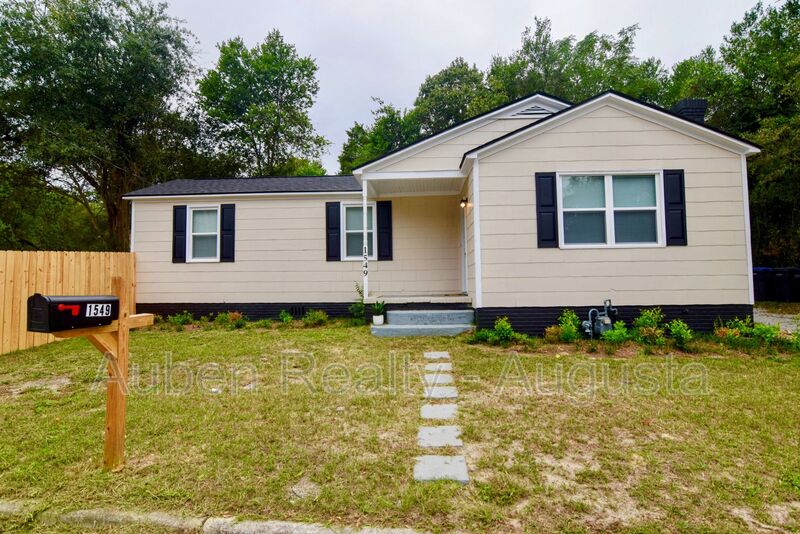 Augusta House: 1549 Heath Street