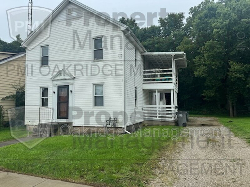 Troy Condo: 906 Race Dr