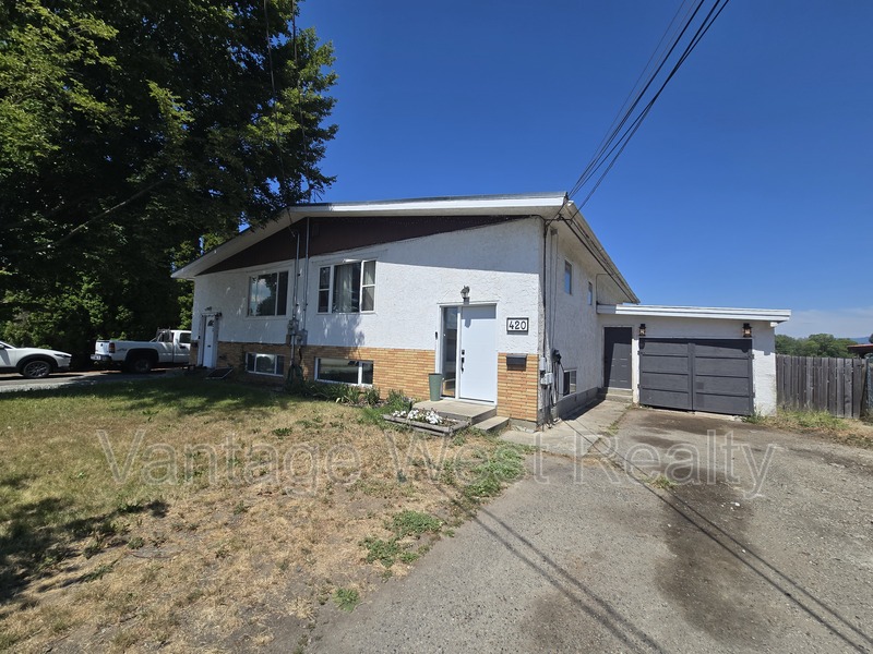 Kelowna House: 420 Killarney Rd