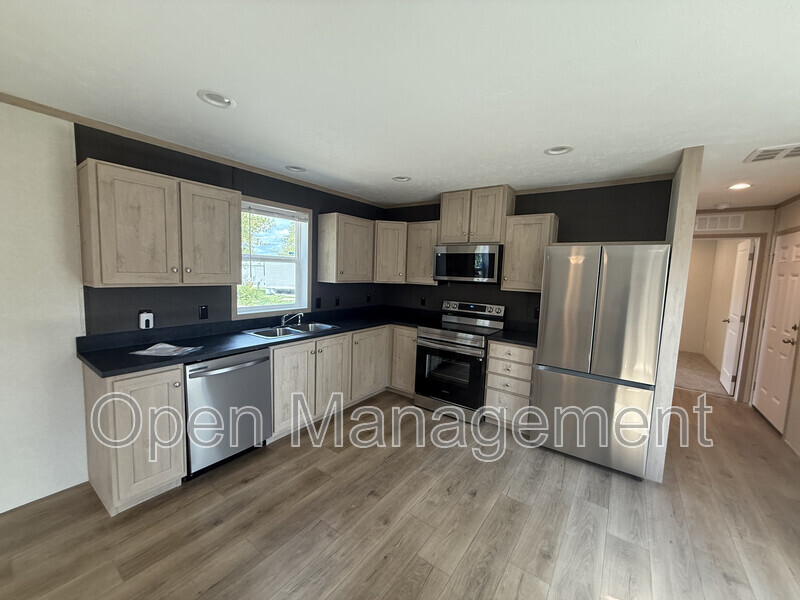 Republic House: 7534 Us-60