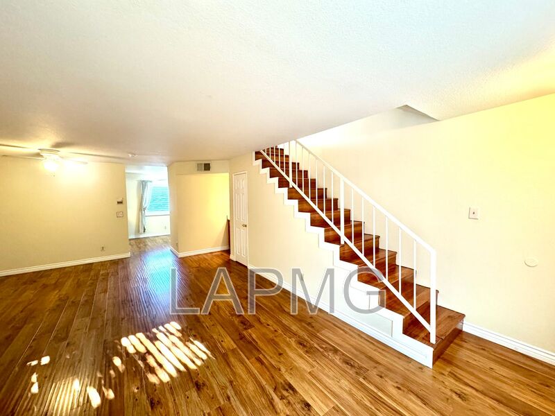 Studio City House: 12251 Moorpark Street