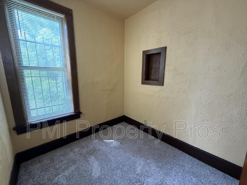 WI Condo: 2441 N Dr. William Finlayson St (Upper)