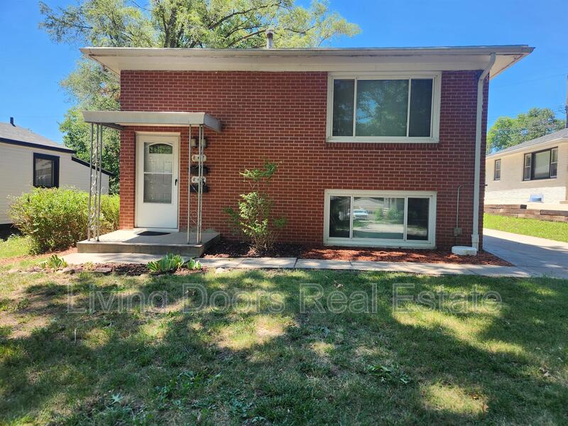 Lincoln Condo: 849 S 45