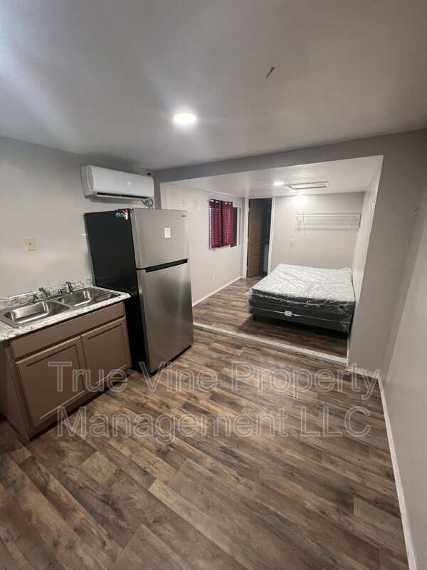 San Antonio Condo: 1202 Division Avenue