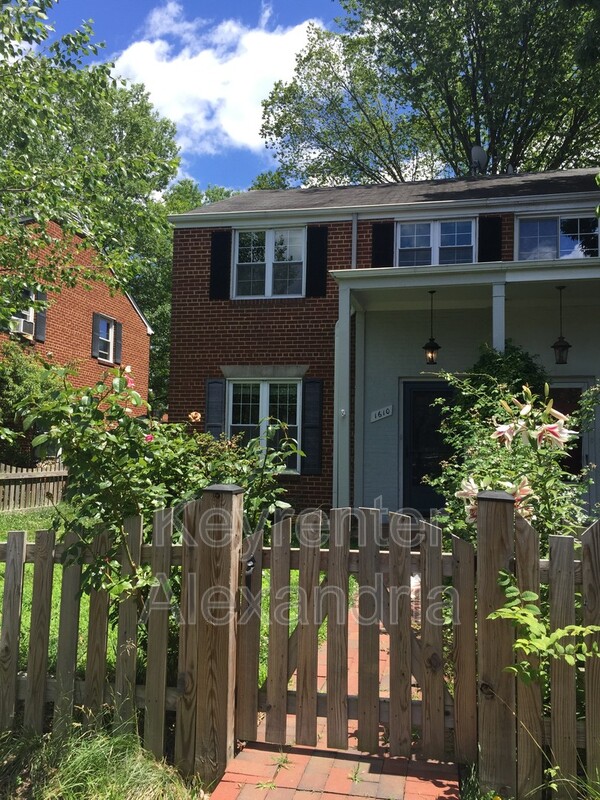 Alexandria House: 1610 Kenwood Ave