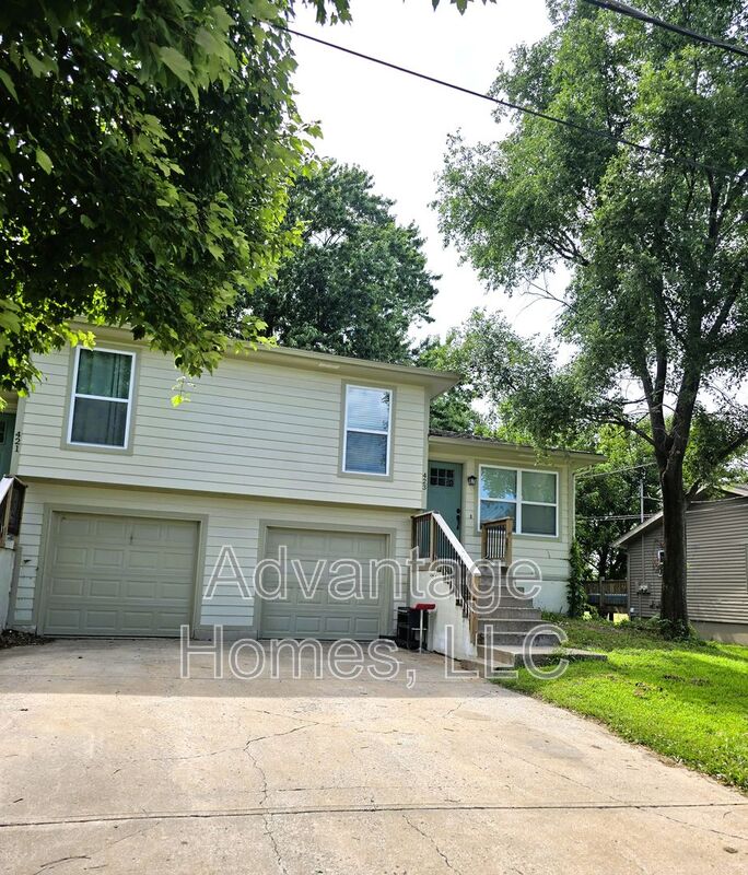 Olathe Condo: 421 – 423 North Marion Street