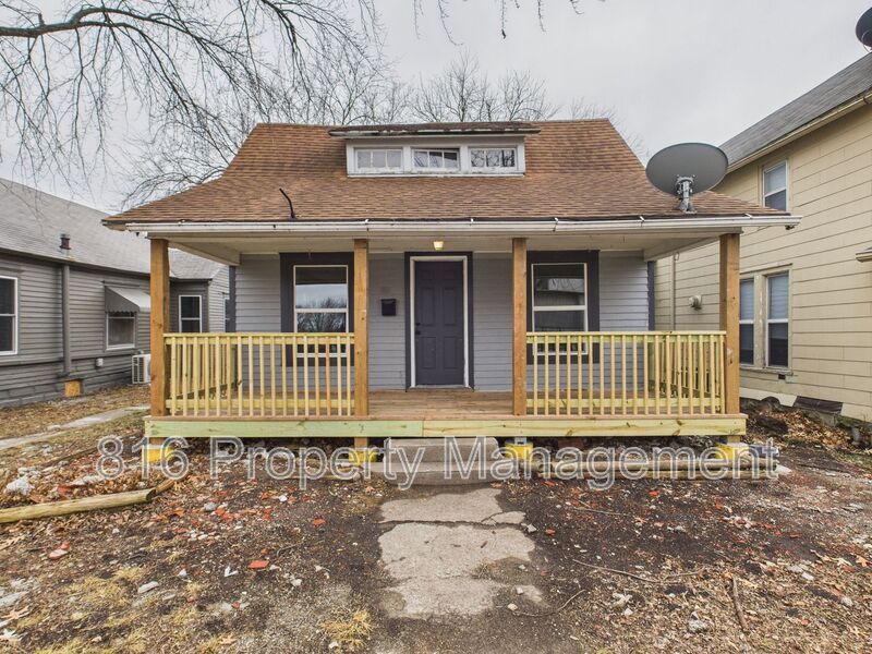 Osawatomie House: 413 Main St