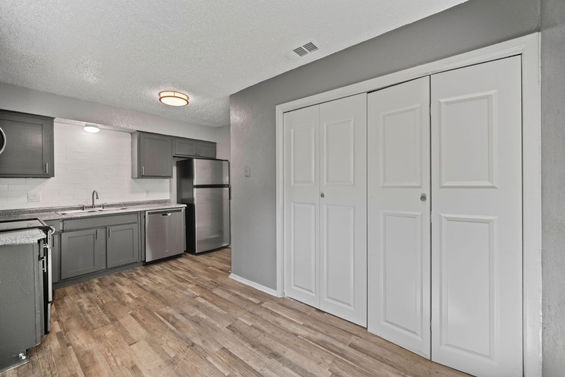 Arlington Townhome: 511 N Elm St