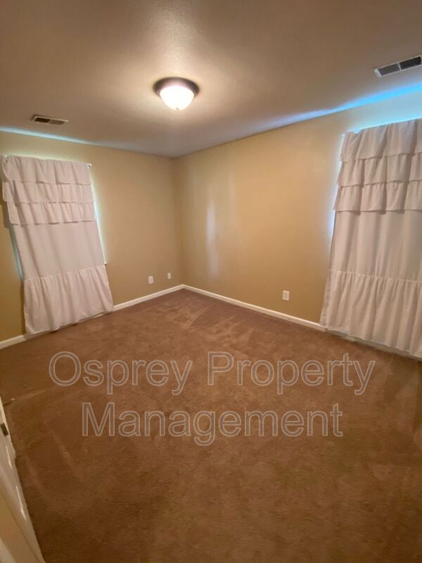 Charming 3-Bedroom Ranch !!
