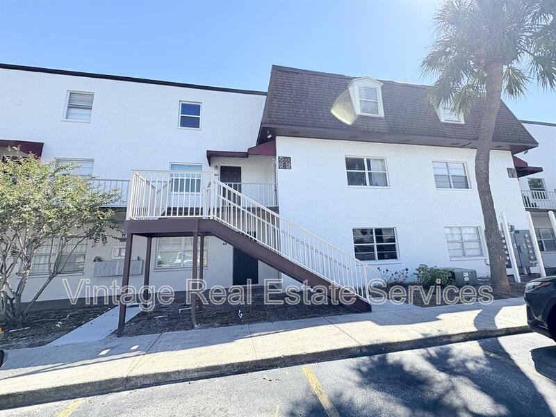 Tampa Condo: 9005 Tudor Dr