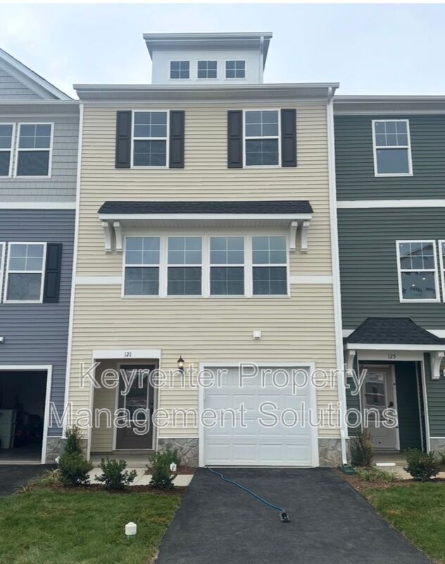 Waynesboro House: 121 Gibraltar Drive