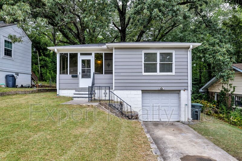 Birmingham House: 7428 Paris Ave