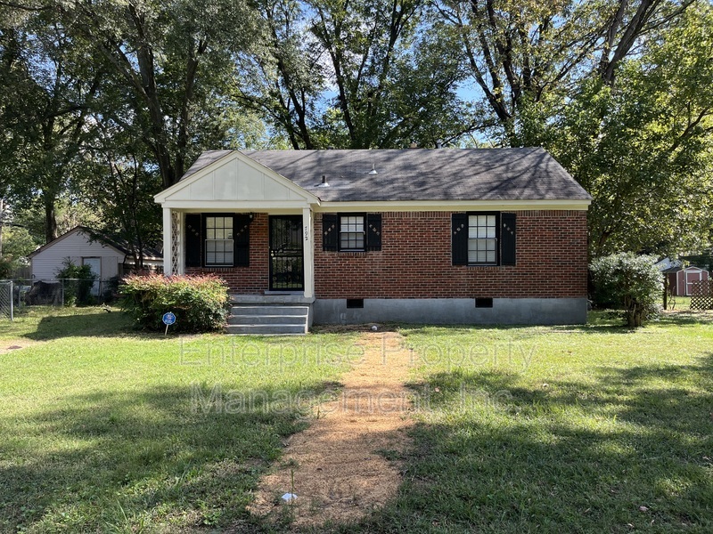 Memphis House: 792 Saint Nick Dr