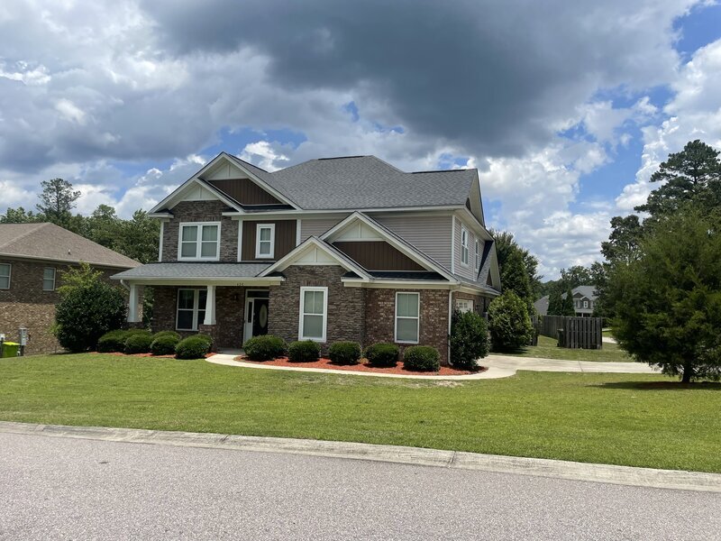 Elgin House: 426 Preakness Ln