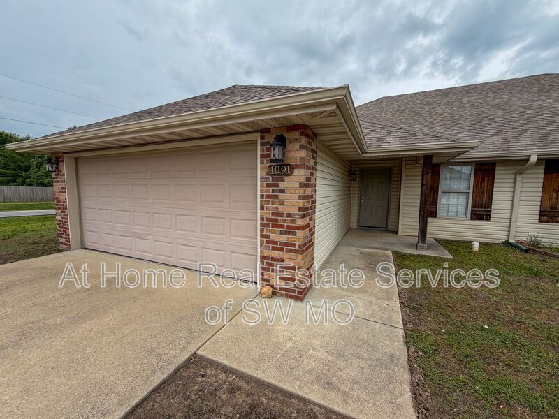 Republic Condo: 1091 N Northwood