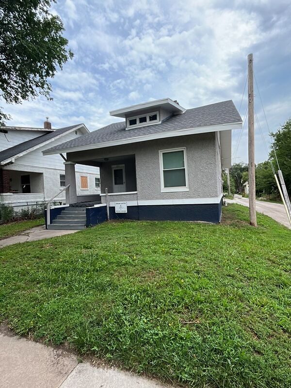 Request a Viewing for 2314 Holdrege Tenant Turner