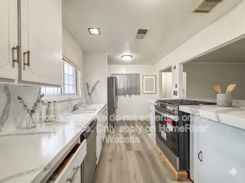 Victorville House: 15117 Prado Ct