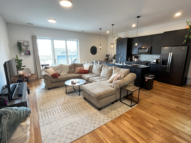 Chicago Condo: 1637 West Grand Avenue - 3