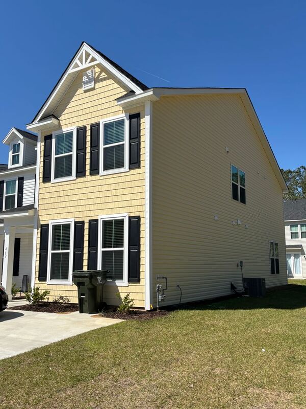 Summerville House: 462 Green Fern Dr