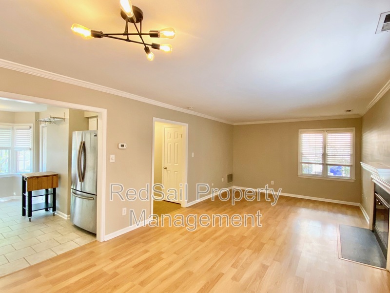 Norfolk House: 348 Llewellyn Mews