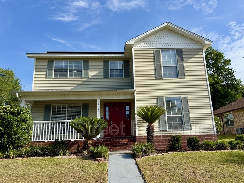 Pensacola House: 2121 Pin High Drive