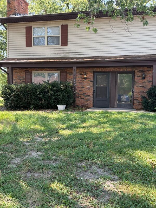 Belleville House: 915 Belle Valley Dr