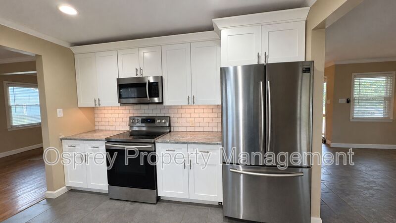 Beautifully Renovated 3-Bedroom Home in Virginia Beach! - Photo 3