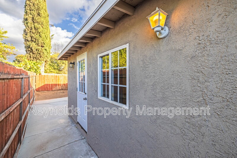 Escondido House: 703 Mills St