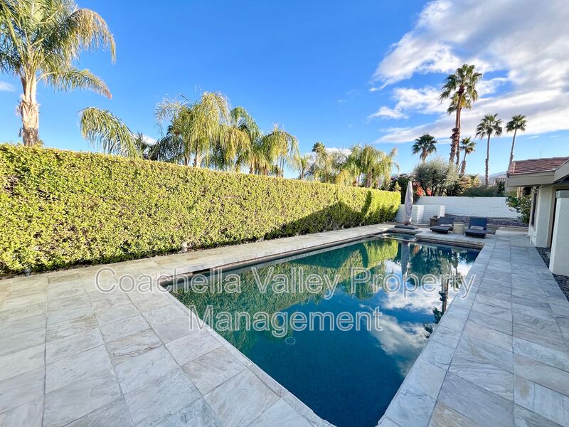 Palm Desert House: 48550 Valley View Dr