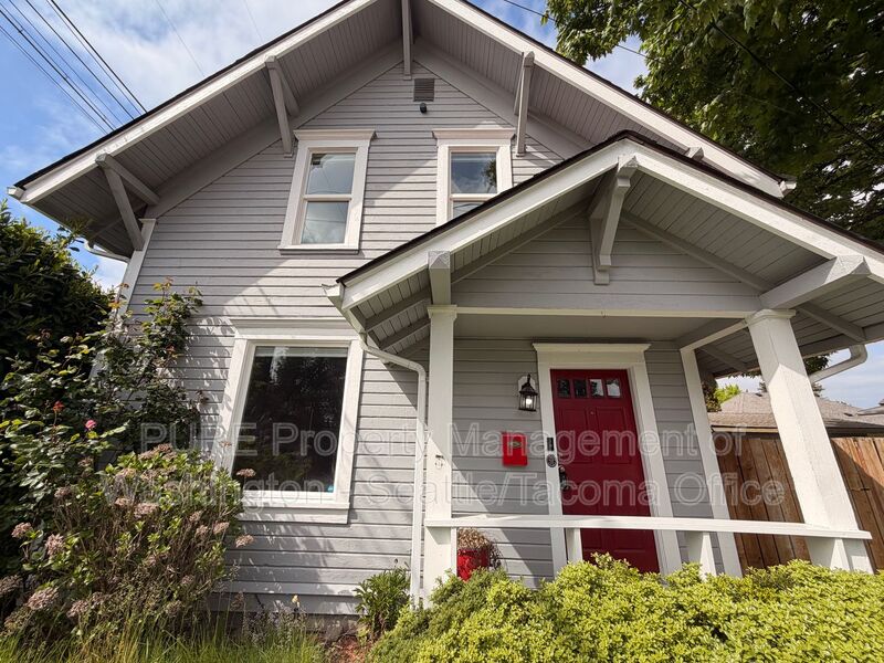 Tacoma House: 809 S 45th Street
