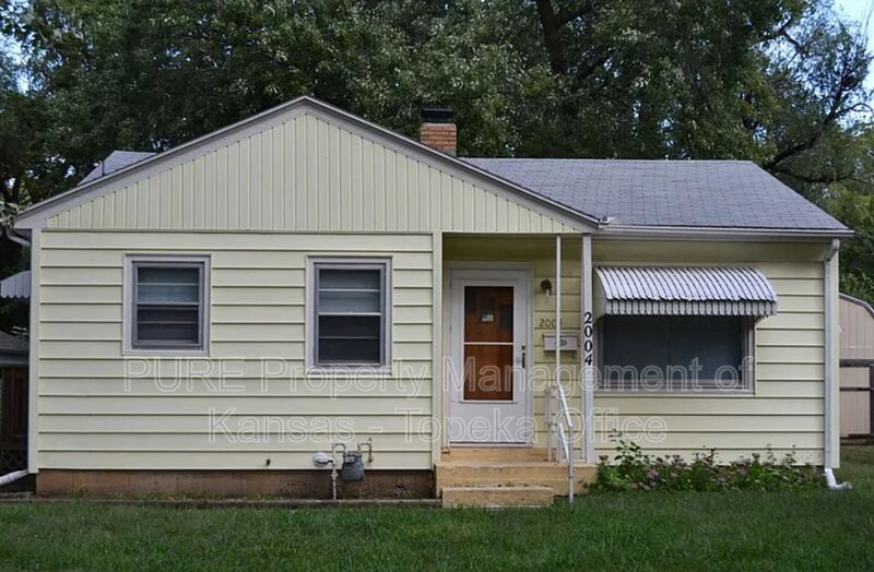 Topeka House: 2004 SW Moundview Drive