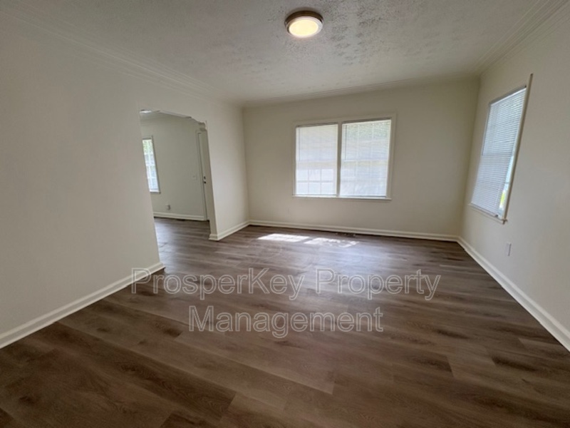 Columbus House: 2135 Avalon Rd