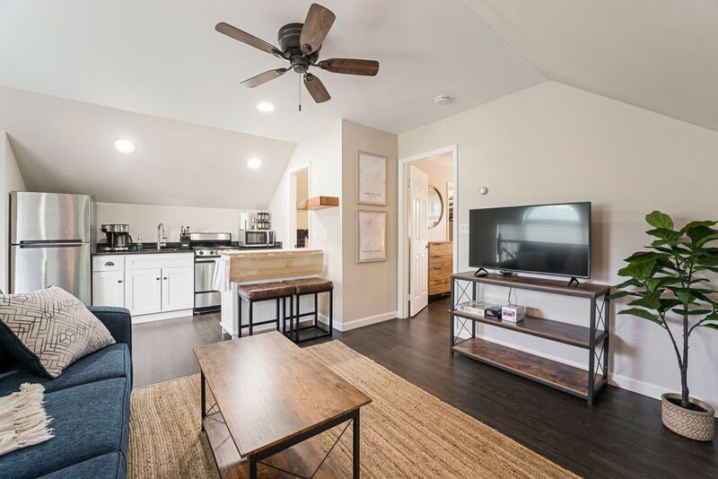 Saratoga Springs House: 1439 Route 9P A