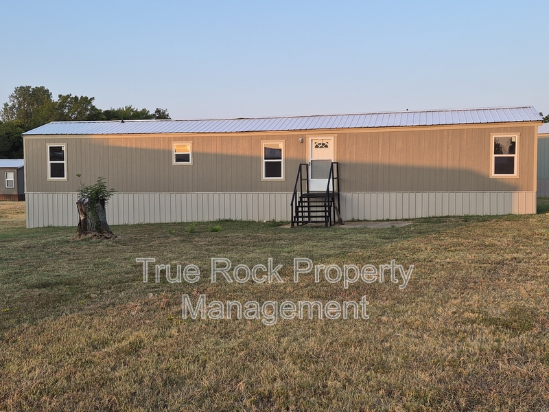 Ada House: 16213 County Road 1525