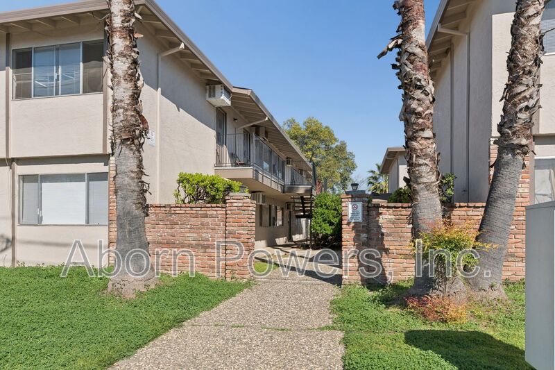 Yuba City House: 1221 B Street