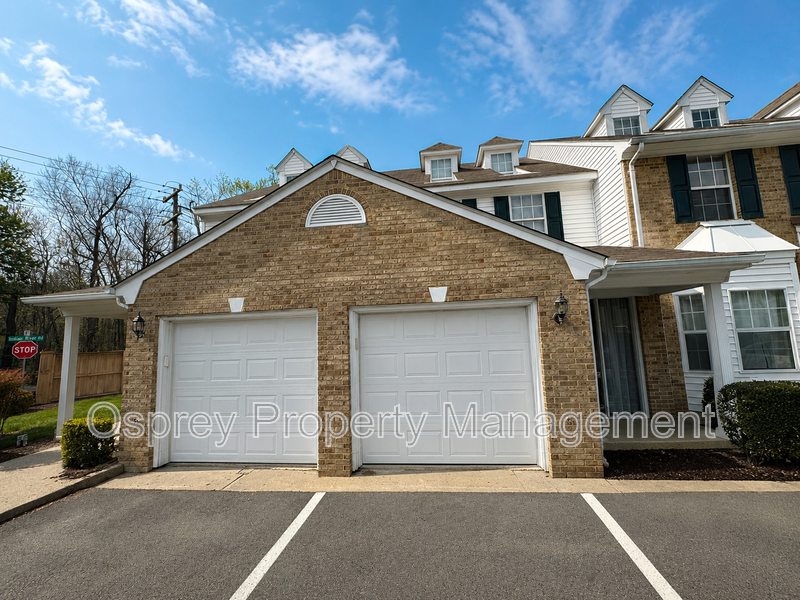 Introducing a beautiful townhouse-style Condo - Photo 1