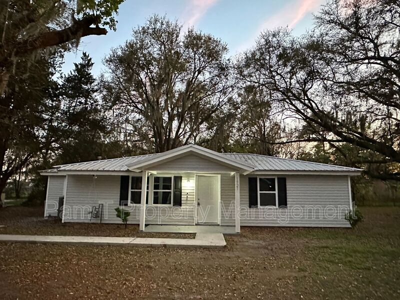 Savannah House: 1921 Cowan Avenue