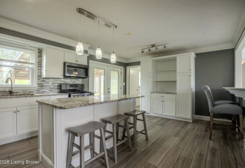 Louisville House: 5106 Bardstown Road