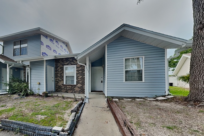 Sanford Townhome: 111 Hidden Arbor Ct