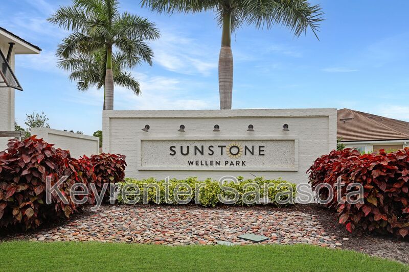 Venice House: 17982 Grand Prosperity Dr