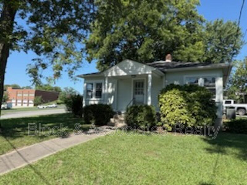 Asheboro House: 720 S. Main St