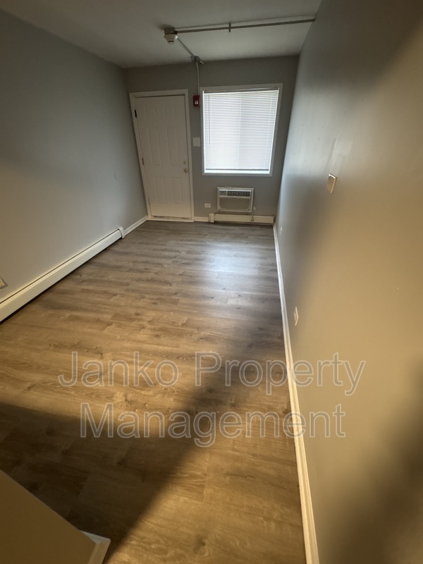 South Chicago Heights House: 3341 Commercial Ave