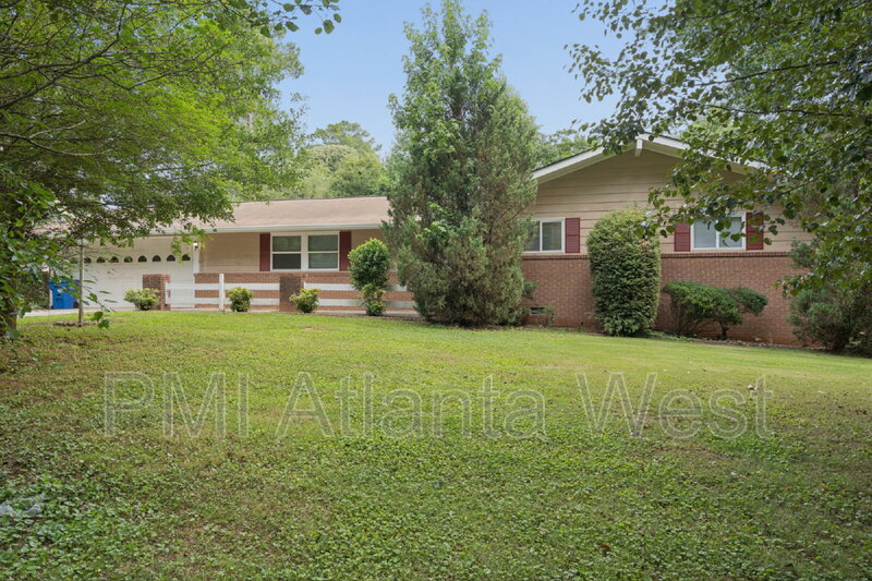 Atlanta House: 5490 Saint Lo Ln
