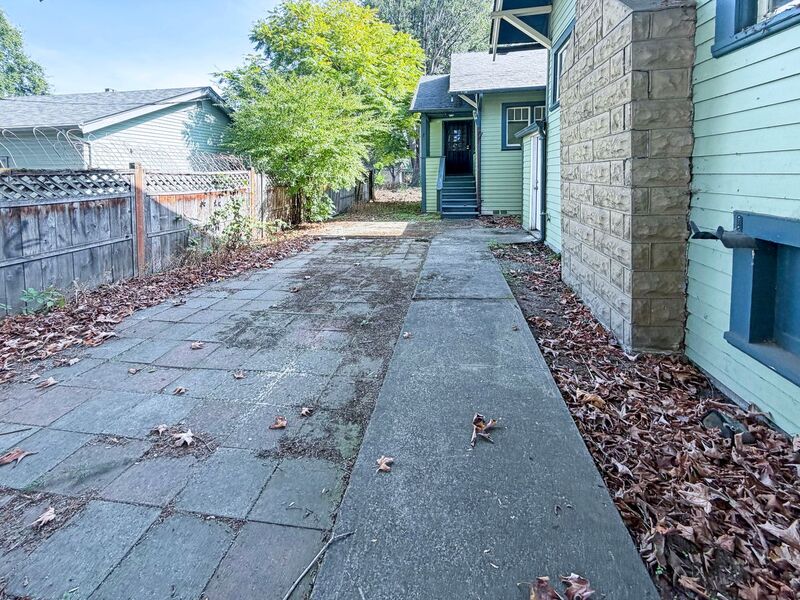 Photo 27 of rental home at 943 Washington Street