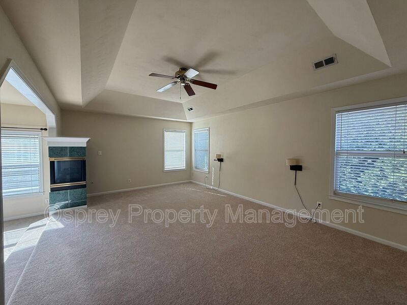 Spacious 3-Bedroom Home in Burbage Grant! "ASK ABOUT OUR ZERO DEPOSIT" - Photo 9