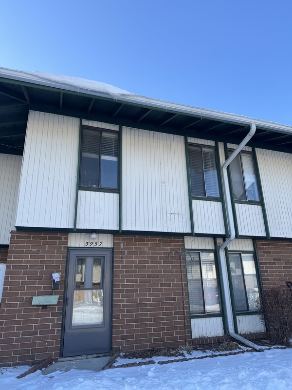 Milwaukee Townhome: 3957 S Sunset Sq