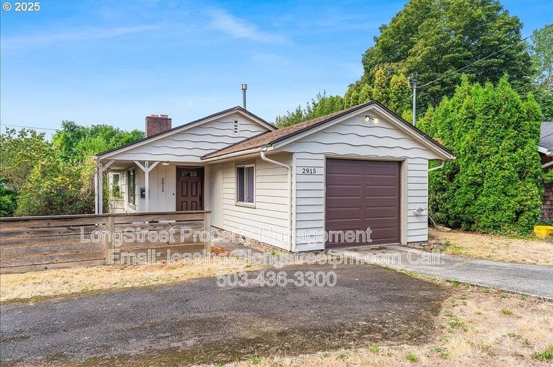 Portland House: 2915 NE Fremont Dr