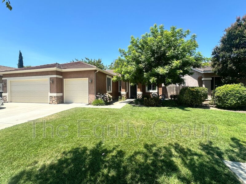 Visalia House: 2133 North Denton St