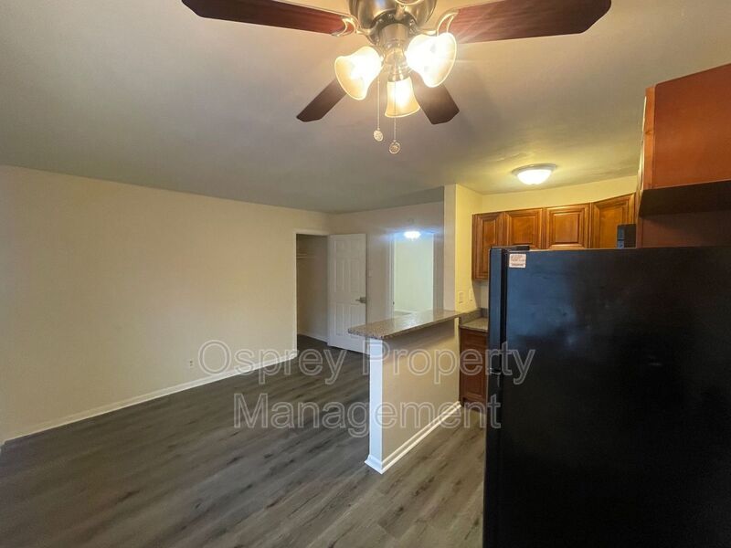 1 bedroom unit available for immediate move in!! - Slider navigation 4