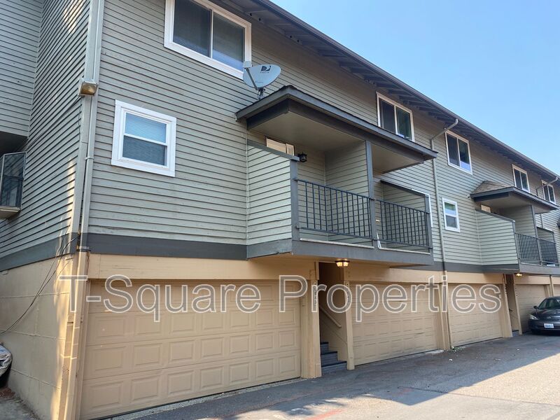 Kent House: 10925 SE 208th St